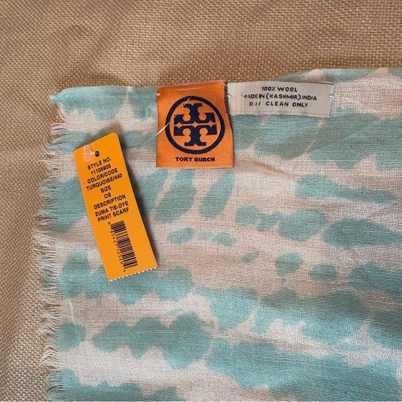 NWT Tory Burch Light Blue and White Scarf Wrap - Picture 5 of 5